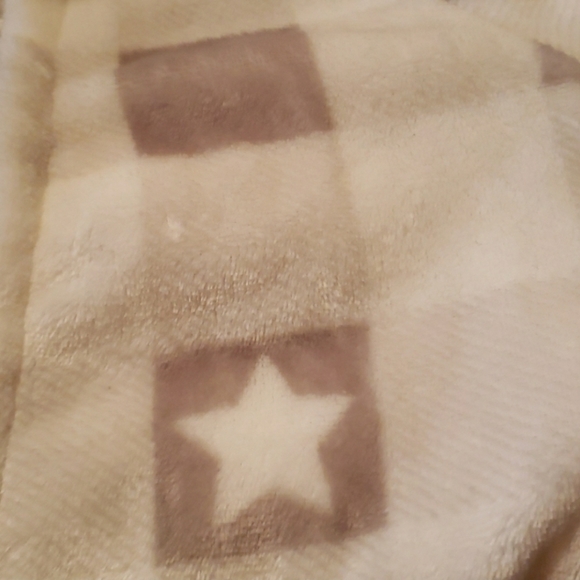Creamy White/gray Checkered 0-9 Month Bath Robe - Picture 7 of 7